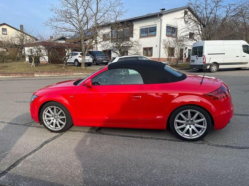 Gebraucht Audi TT Roadster Design 211 PS (155 kW) 2011 Rot Cabrio