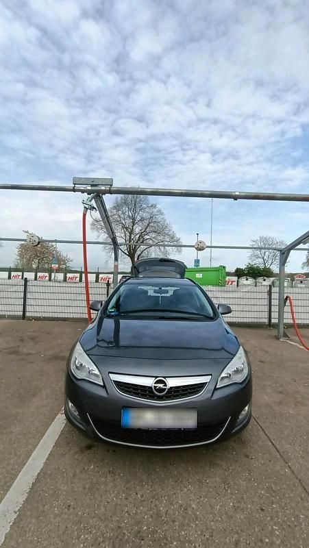 Używany Opel Astra 115 KM (84 kW) 2010 Szary Kombi