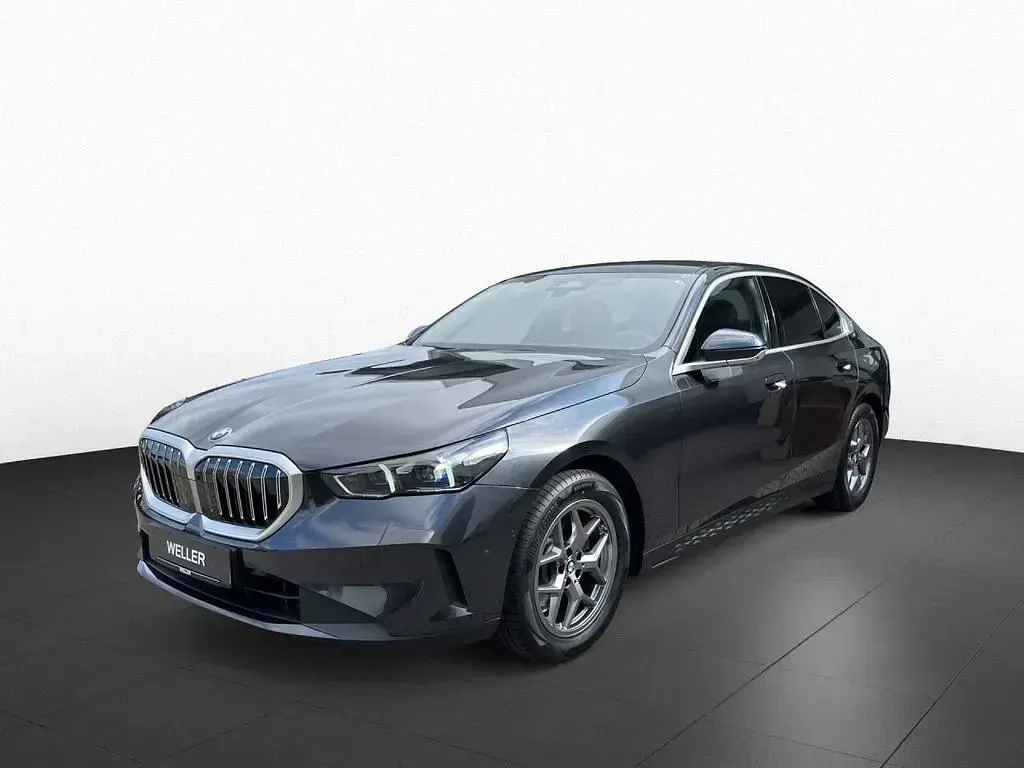 Gebraucht BMW 520 Comfort Edition 190 PS (139 kW) 2025 Sophistograu (grau) Limousine