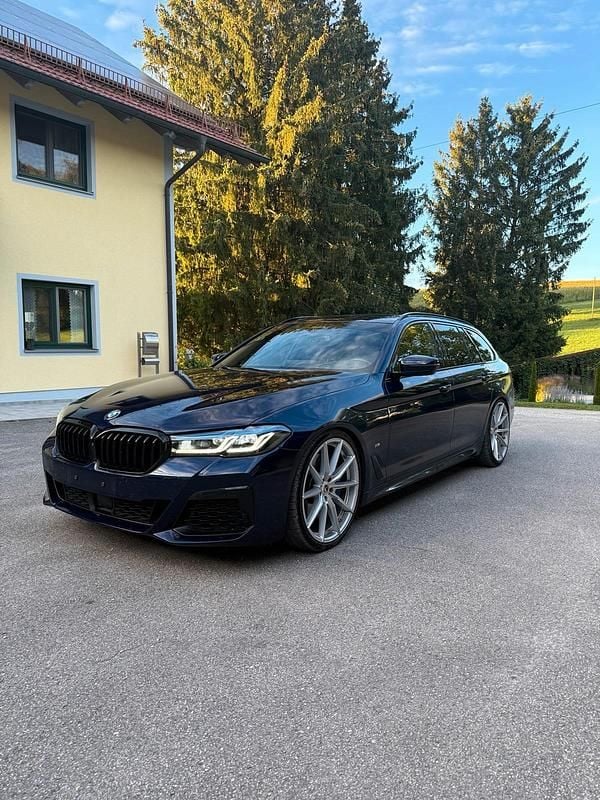 Blau Gebraucht 2021 BMW 530 Kombi | 43.900 € - Bild 1/4
