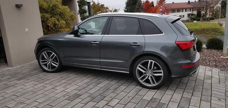 Grau Gebraucht 2016 Audi SQ5 Competition SUV | 22.990 € (Fairer Preis) - Bild 1/4