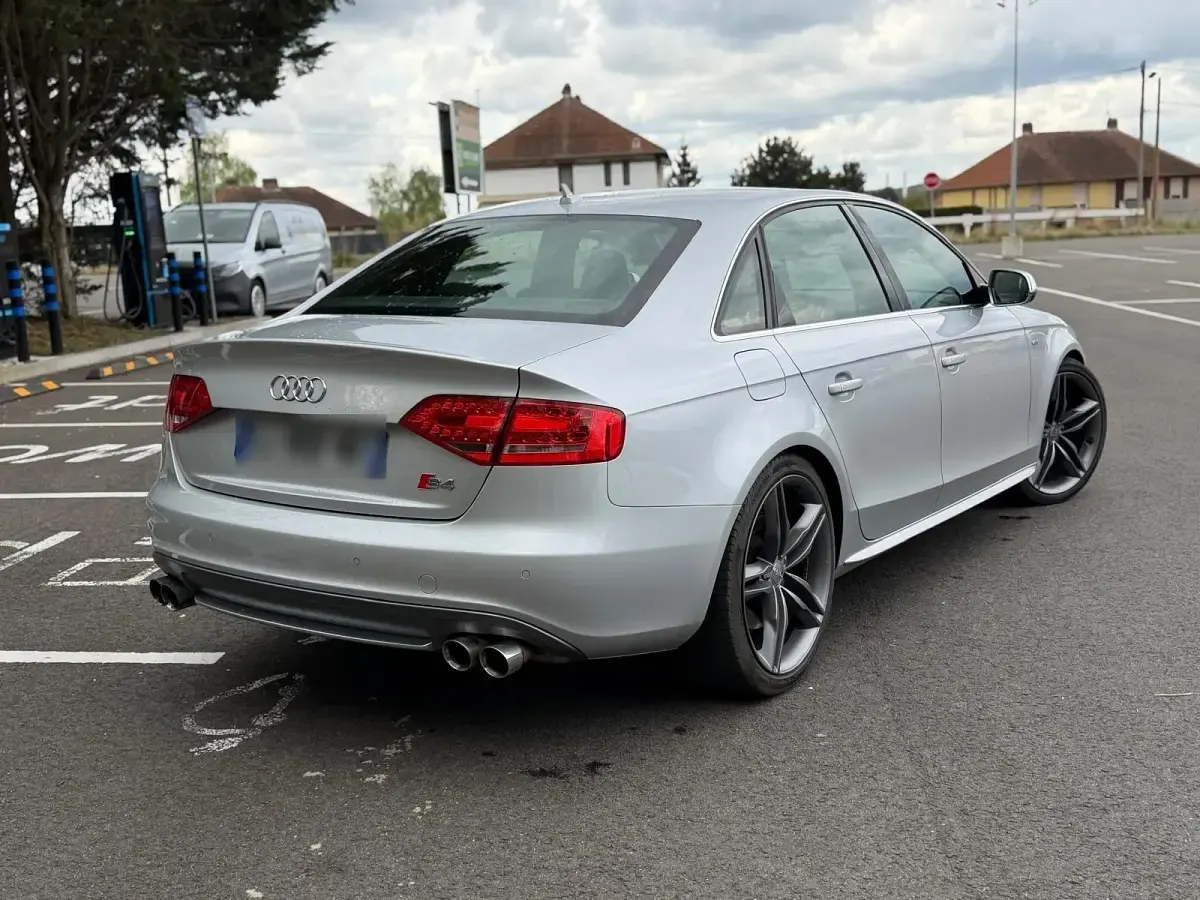 Używany Audi S4 333 KM (244 kW) 2009 Sedan/Limuzyna