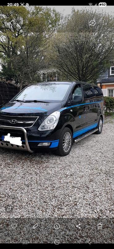 Schwarz Gebraucht 2012 Hyundai H-1 Van / Kleinbus | 8.888 € (Fairer Preis) - Bild 1/2