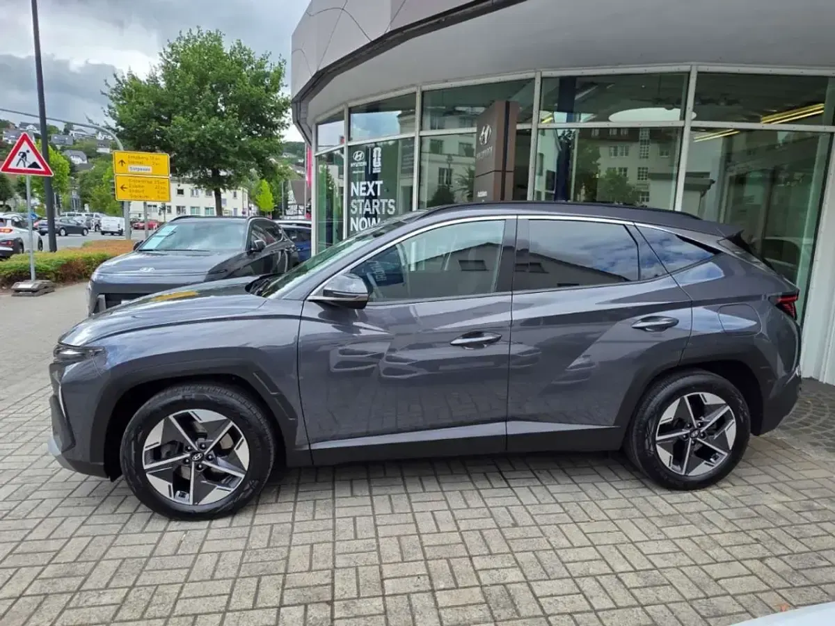 Gebraucht Hyundai Tucson Trend 136 PS (100 kW) 2024 Ecotronic grey / mic SUV