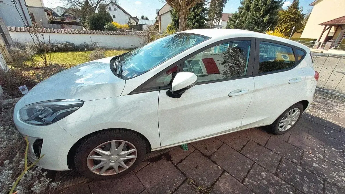 Gebraucht Ford Fiesta Cool & Connect 86 PS (63 kW) 2019 Weiß Kleinwagen