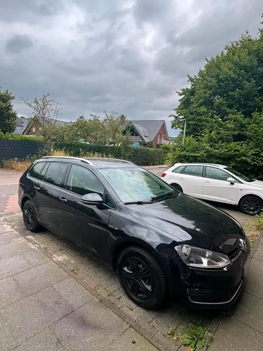 Gebraucht VW Golf VII LOUNGE 122 PS (89 kW) 2015 Schwarz Kombi
