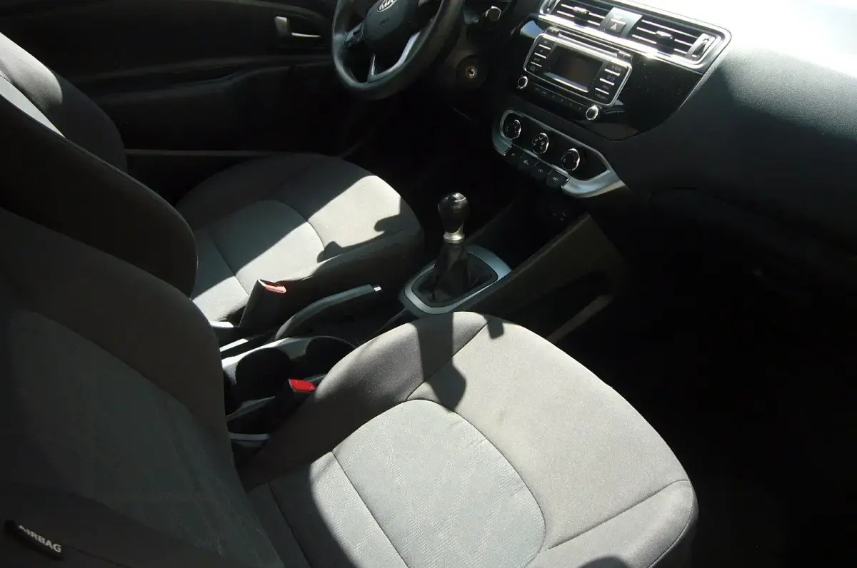 Gebraucht Kia Rio 84 PS (61 kW) 2016 Schwarz Kleinwagen