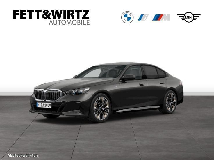 Gebraucht BMW 520 M Sport 197 PS (144 kW) 2025 Sophistograu brillanteffekt metallic metallic Limousine