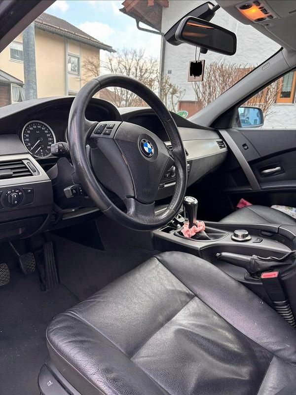 Gebraucht BMW 523 177 PS (130 kW) 2008 Silber Limousine