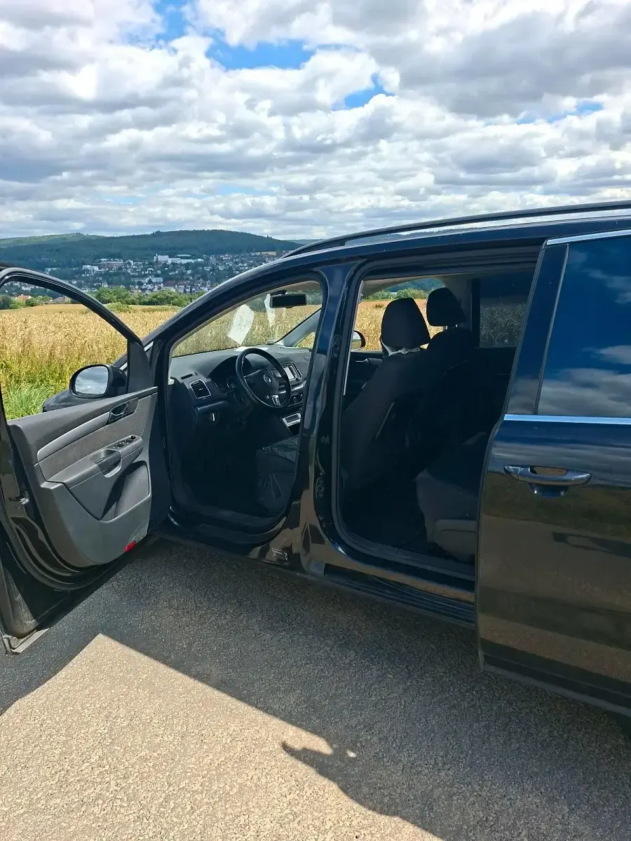 Gebraucht VW Sharan 140 PS (102 kW) 2012 Schwarz Van / Kleinbus
