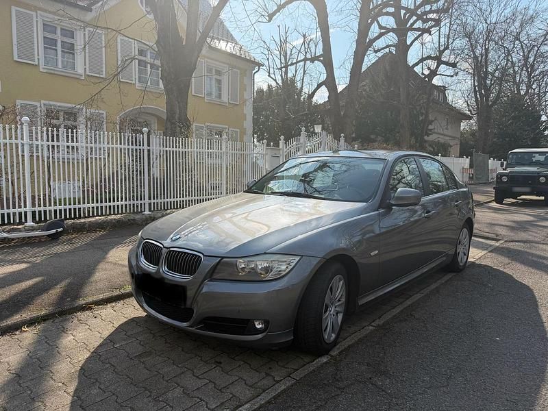 Gebraucht BMW 318 143 PS (105 kW) 2010 Grau Limousine