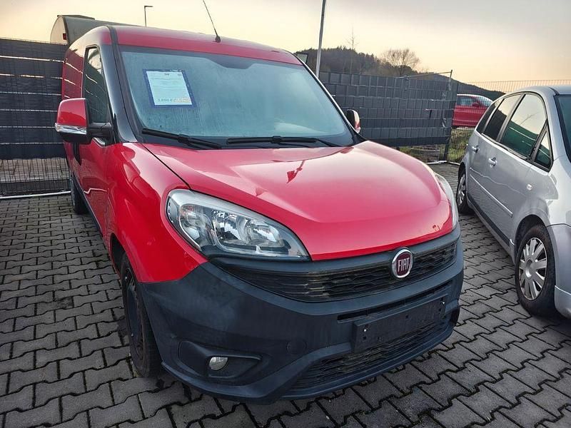 Gebraucht Fiat Doblò 95 PS (69 kW) 2016 Rot Van / Kleinbus