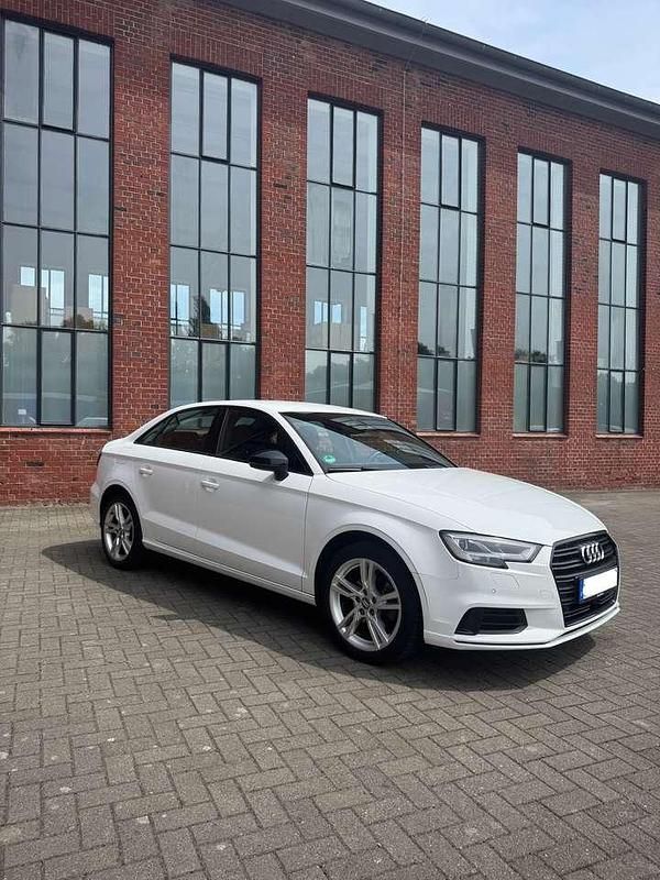 Weiß Gebraucht 2020 Audi A3 S-Line Limousine | 19.000 € (Superpreis) - Bild 1/4
