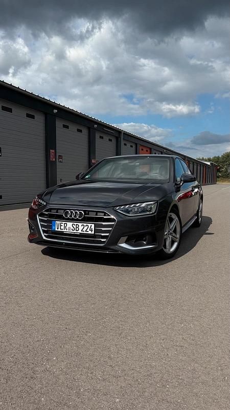 Grau Gebraucht 2020 Audi A4 Advanced Plus Limousine | 24.490 € (Guter Preis) - Bild 1/4