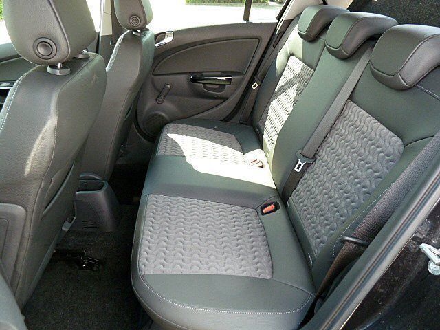 Gebraucht Opel Corsa Innovation 101 PS (74 kW) 2014 Schwarz metallic Kleinwagen