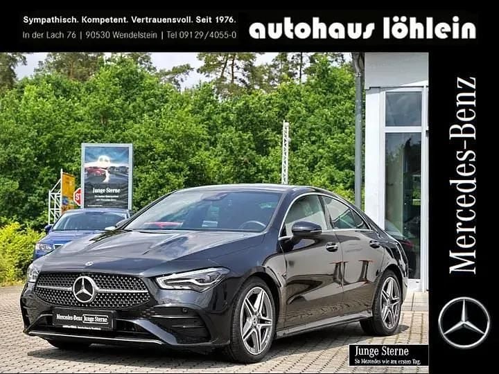 Kosmosschwarz lack Gebraucht 2024 Mercedes CLA180 AMG Limousine | 33.333 € (Guter Preis) - Bild 1/4