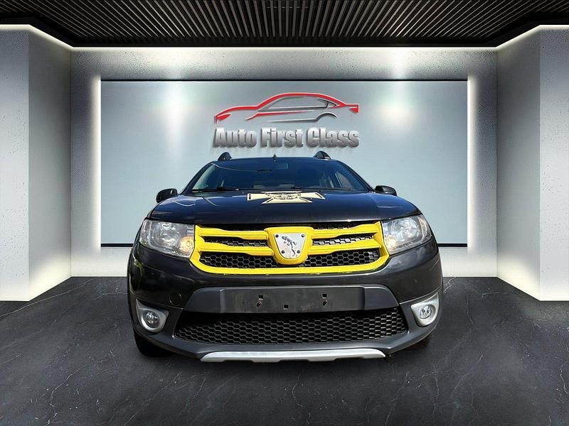 Gebraucht Dacia Sandero Stepway 90 PS (66 kW) 2014 Schwarz Kleinwagen