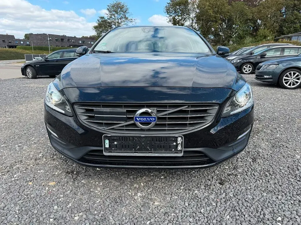 Gebraucht Volvo V60 Momentum 190 PS (139 kW) 2018 Schwarz Kombi