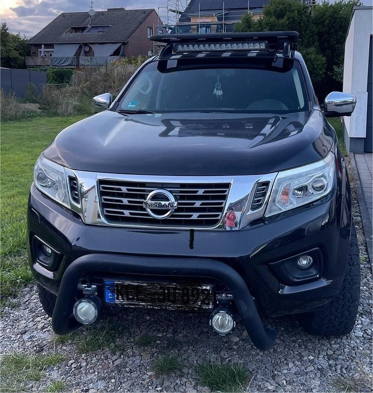 Schwarz Gebraucht 2016 Nissan Navara Abholung | 22.250 € (Guter Preis) - Bild 1/4