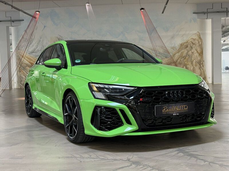 Grün Gebraucht 2022 Audi RS3 Sportback Ambiente Kleinwagen | 53.490 € - Bild 1/4