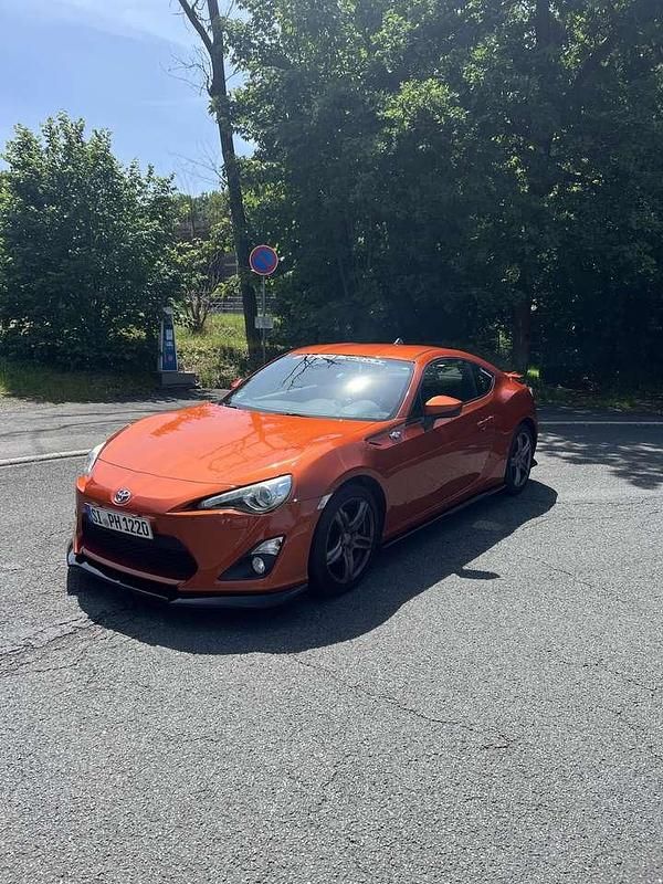 Orange Gebraucht 2012 Toyota GT86 GT Coupé | 16.900 € (Fairer Preis) - Bild 1/4