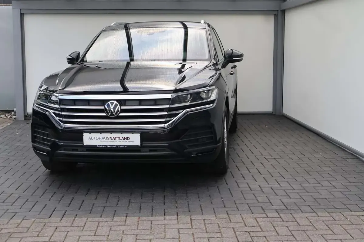 Gebraucht VW Touareg 231 PS (169 kW) 2021 Deep black perleffekt SUV