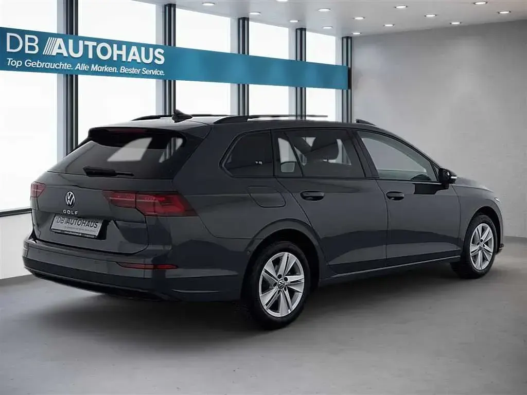 Gebraucht VW Golf VIII Life 150 PS (110 kW) 2024 Grau Kombi