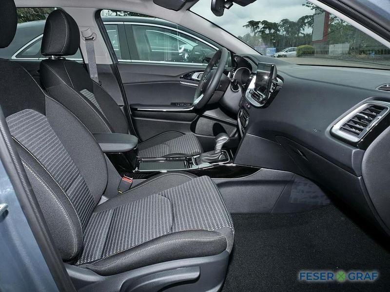 Gebraucht Kia Ceed Style 140 PS (102 kW) 2025 Lunarsilber metallic Kleinwagen