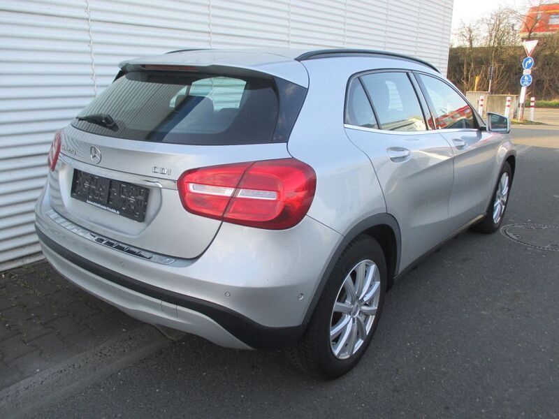 Gebraucht Mercedes GLA220 170 PS (125 kW) 2014 Polarsilber  metalliclack SUV