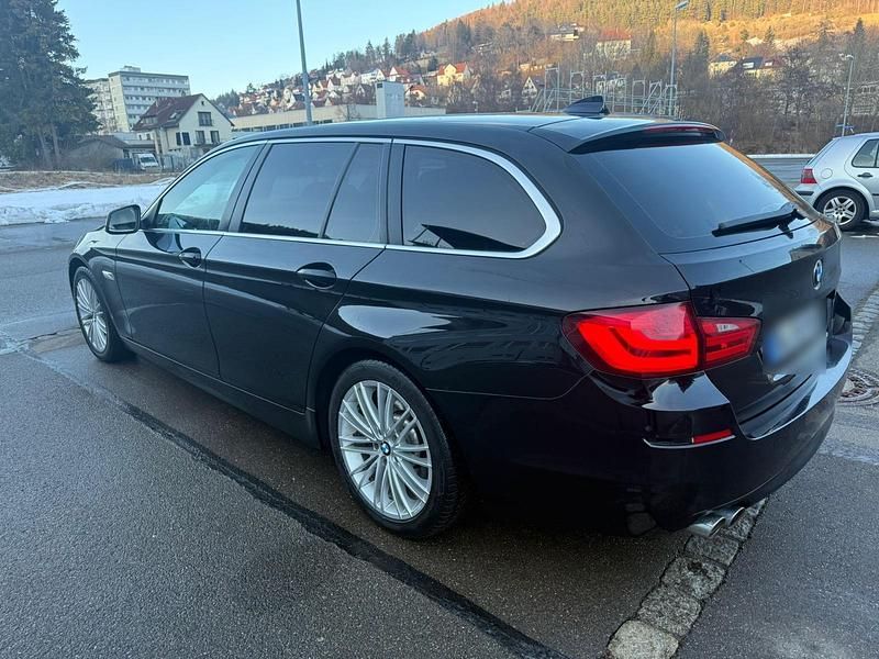 Gebraucht BMW 530 258 PS (189 kW) 2011 Schwarz Kombi