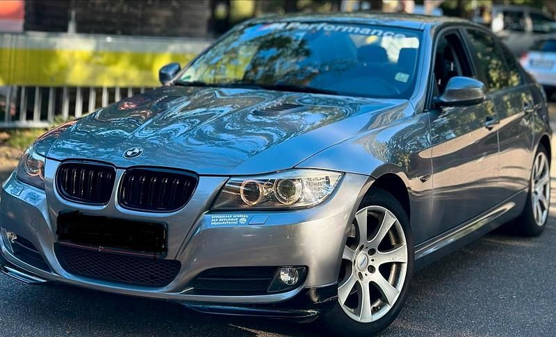 Grau Gebraucht 2009 BMW 318 Limousine | 3.299 € (Superpreis) - Bild 1/4
