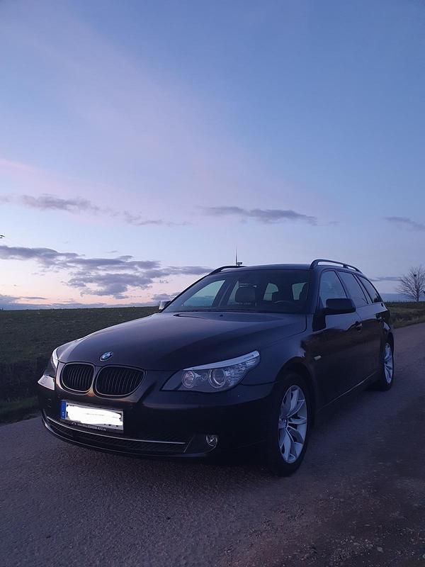 Gebraucht BMW 525 197 PS (144 kW) 2008 Schwarz Kombi