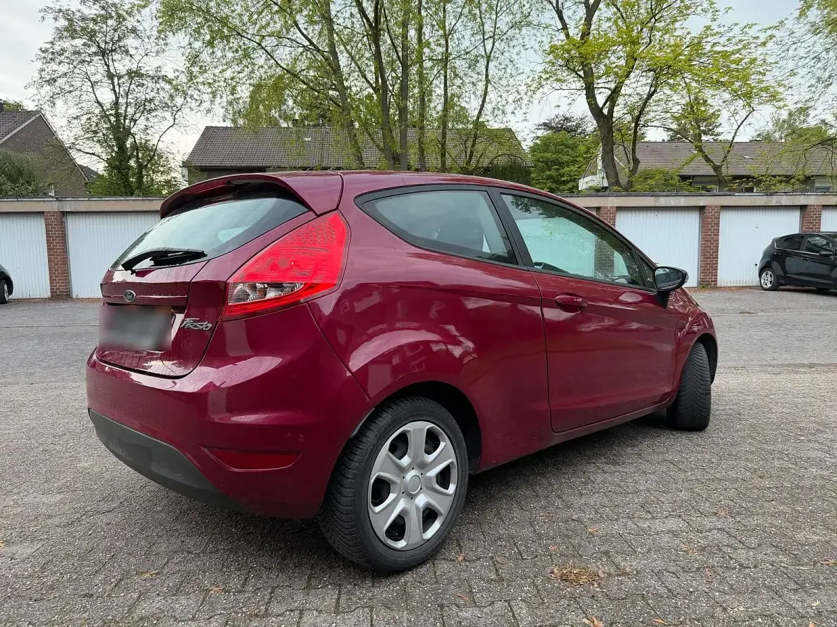 Gebraucht Ford Fiesta 62 PS (45 kW) 2009 Rot Kleinwagen