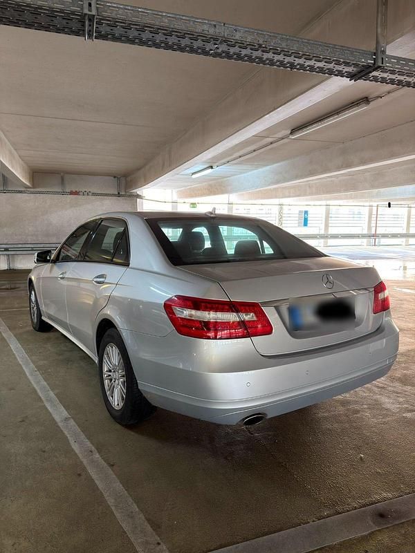 Gebraucht Mercedes E200 184 PS (135 kW) 2011 Silber Limousine