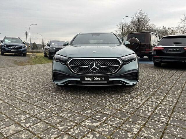 Gebraucht Mercedes E200 AMG 204 PS (150 kW) 2024 Verdesilber Kombi