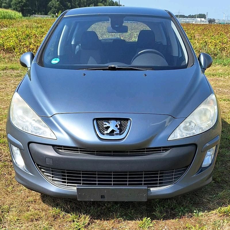 Grau Gebraucht 2007 Peugeot 308 Limousine | 900 € - Bild 1/4