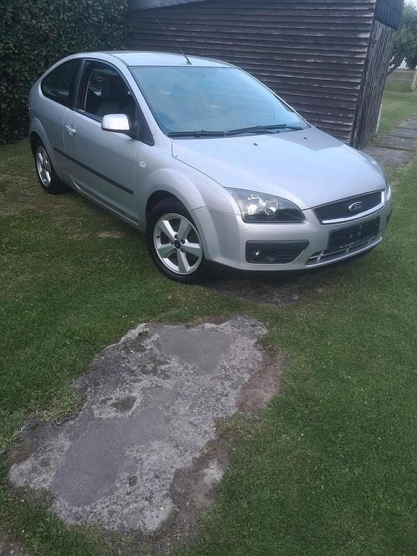 Silber Gebraucht 2005 Ford Focus Coupé | 1.450 € (Guter Preis) - Bild 1/4