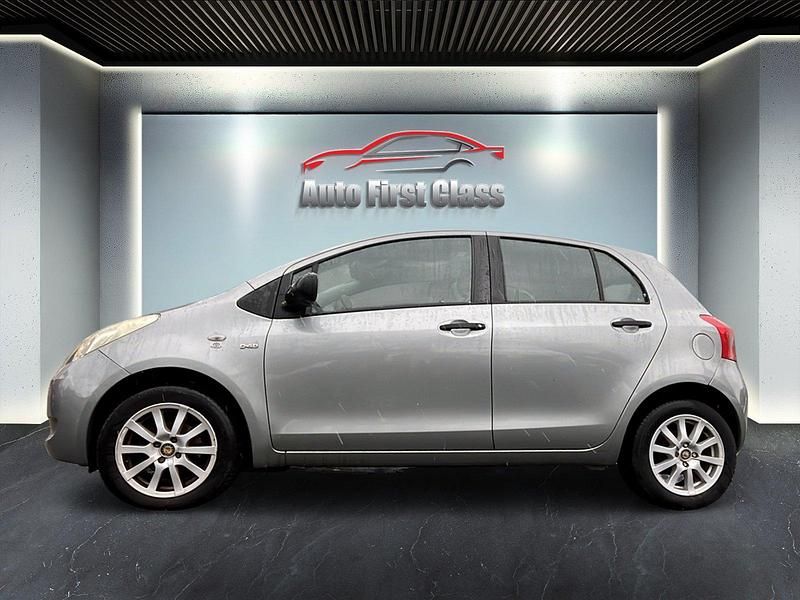 Gebraucht Toyota Yaris 90 PS (66 kW) 2008 Grau Kleinwagen