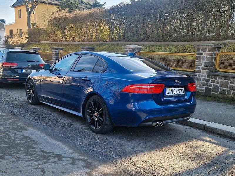 Gebraucht Jaguar XE 179 PS (131 kW) 2016 Blau Limousine