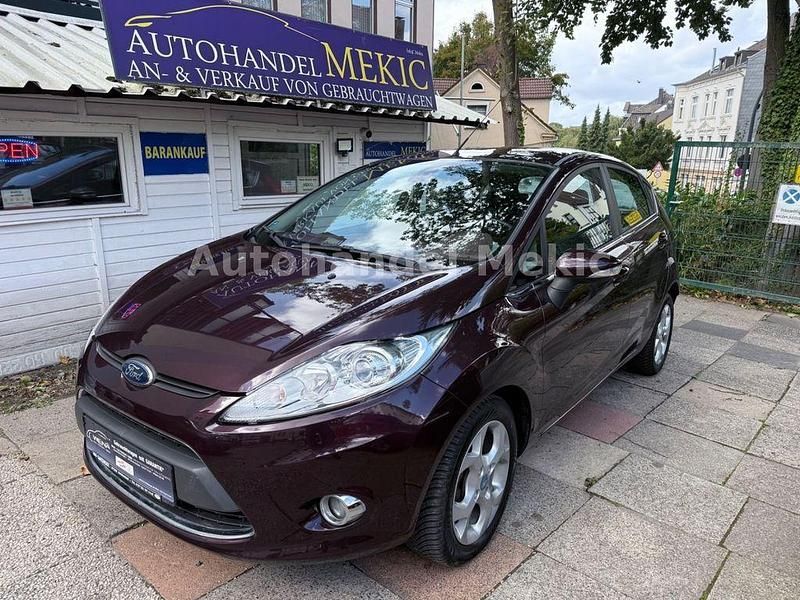 Braun Gebraucht 2011 Ford Fiesta Titanium Kleinwagen | 4.899 € (Fairer Preis) - Bild 1/4