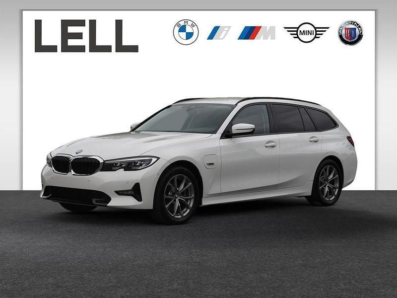 Weiß Gebraucht 2022 BMW 320e Sport Line Kombi | 28.850 € (Guter Preis) - Bild 1/4