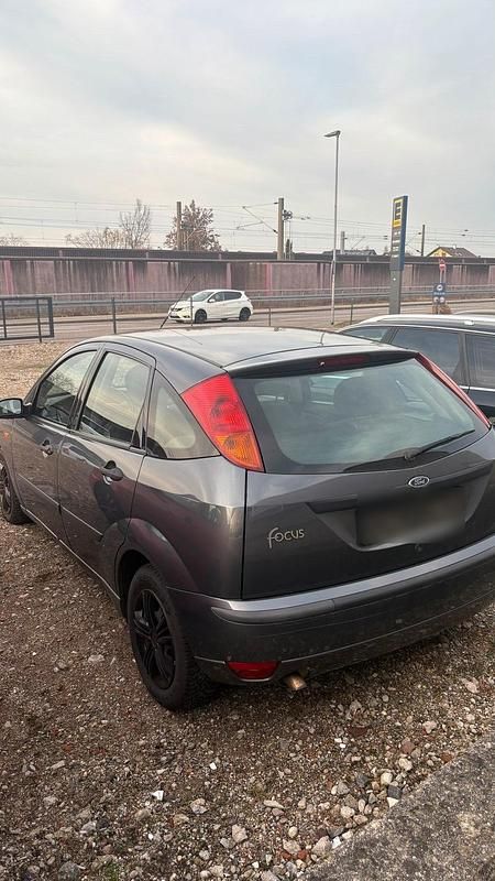 Gebraucht Ford Focus 115 PS (84 kW) 2002 Grau Kleinwagen