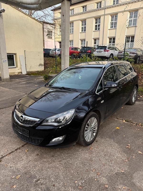 Schwarz Gebraucht 2011 Opel Astra Sport Limousine | 3.300 € - Bild 1/4
