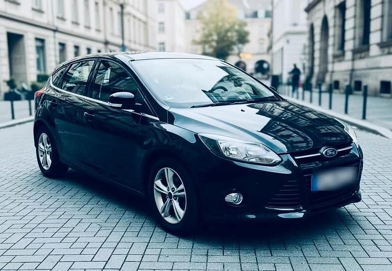 Gebraucht Ford Focus 101 PS (74 kW) 2012 Schwarz Coupé