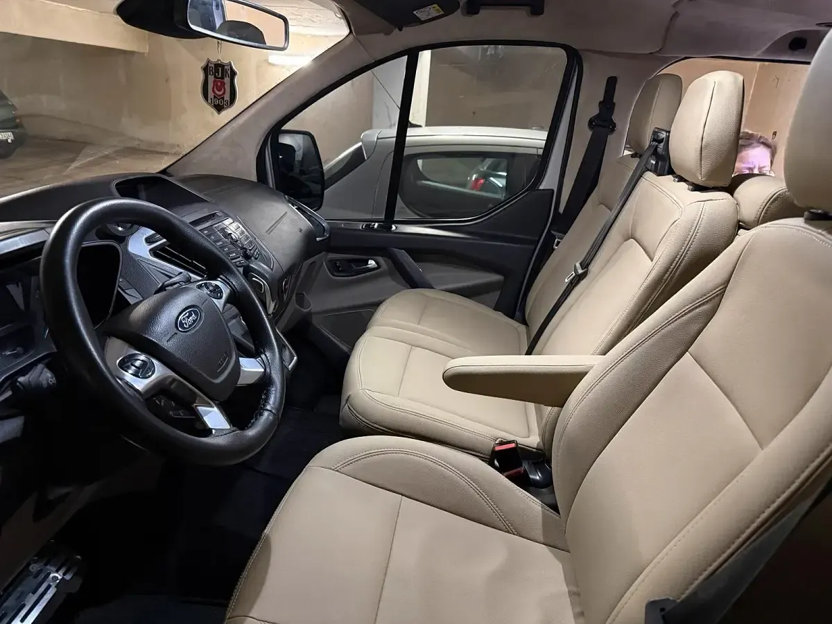 Gebraucht Ford Tourneo Custom 200 PS (147 kW) 2017 Silber Van