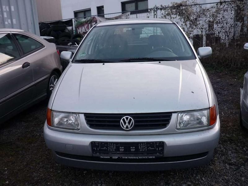 Gebraucht VW Polo 75 PS (55 kW) 1999 Silber Limousine