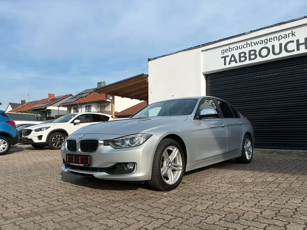 Gebraucht BMW 320 184 PS (135 kW) 2012 Silber Limousine