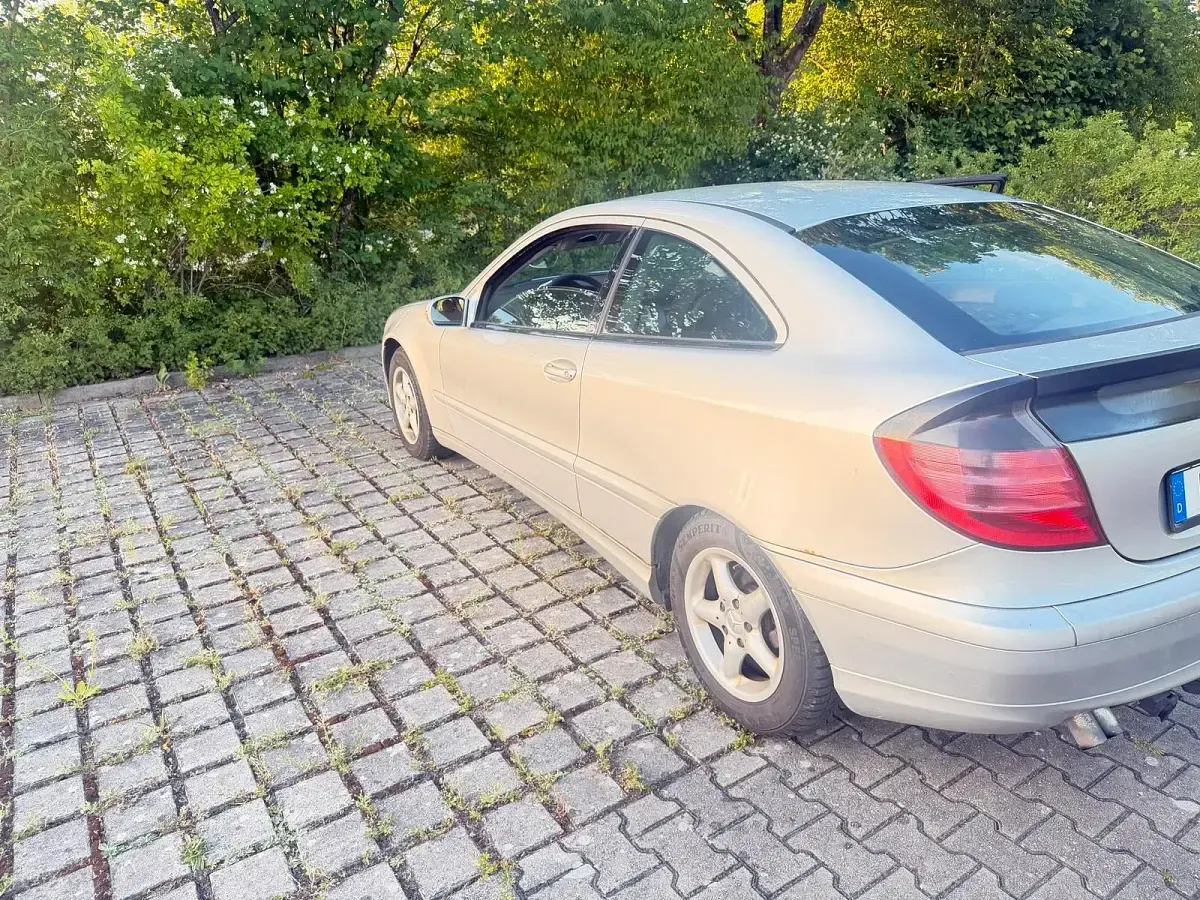 Gebraucht Mercedes 220 143 PS (105 kW) 2002 Silber Coupé