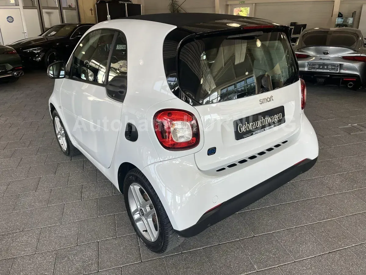 Gebraucht Smart ForTwo Coupé 60 kW (82 PS) 2022 Weiß Kleinwagen