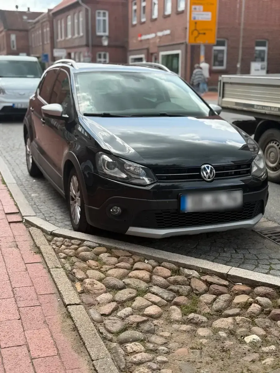 Gebraucht VW Polo Cross 90 PS (66 kW) 2014 Schwarz Kleinwagen